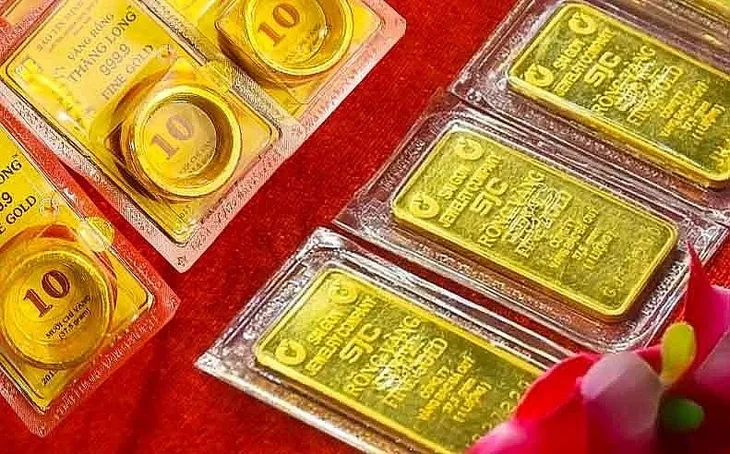 Vàng trong nước bật tăng.