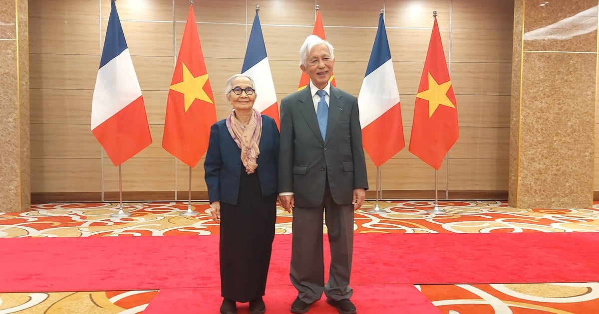 Tổng thống Pháp thăng cấp huân chương cho vợ chồng GS Trần Thanh Vân