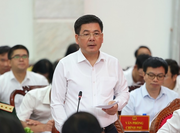 응우옌 홍 디엔 장관은 2단계 지방정부 모델 구현, 주요 교통 프로젝트, 100만 헥타르 규모의 지속 가능한 쌀 개발 프로젝트에 ...