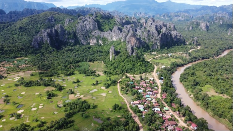 Toàn cảnh Vườn Quốc gia Hin Nam No và Sông Ngo tại làng Saen Phan, trong Vườn Quốc gia Hin Nam Nô