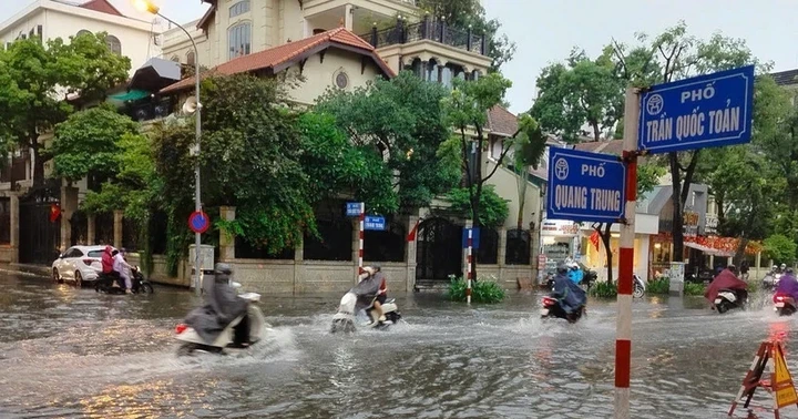 Thời tiết ngày 13/7: Mưa dông diện rộng, biển động, cảnh báo thiên tai cấp 1