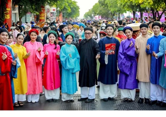 Cổ phục Việt trỗi dậy- Ảnh 2.