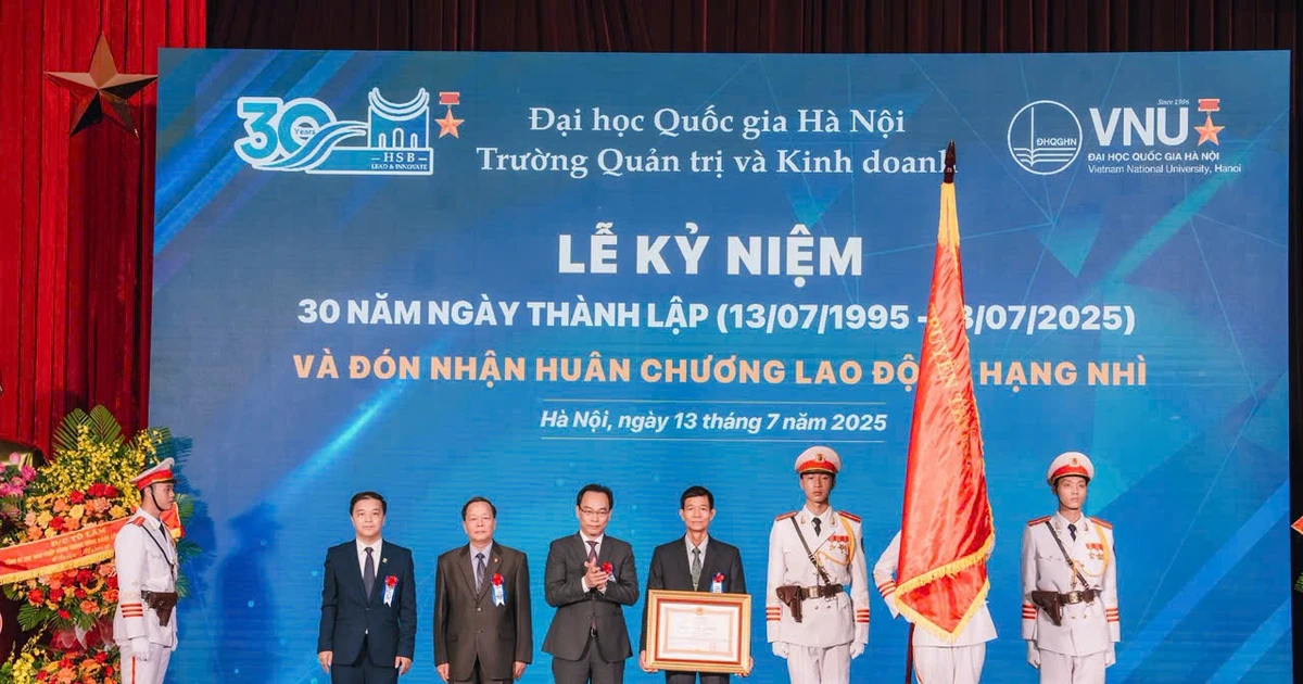សាលាធុរកិច្ច និងរដ្ឋបាល (VNU Hanoi) ទទួលបានមេដាយការងារថ្នាក់ទីពីរ