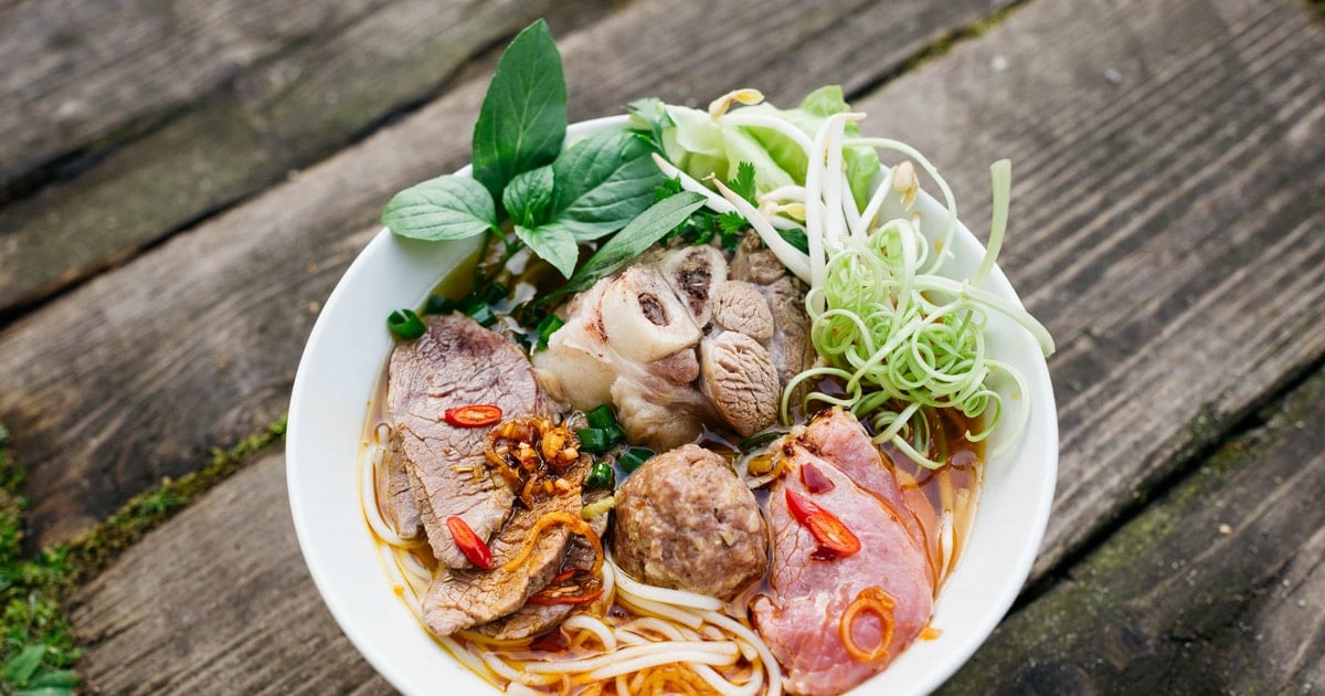 សូមគោរព ស៊ុបគុយទាវសាច់គោ Hue