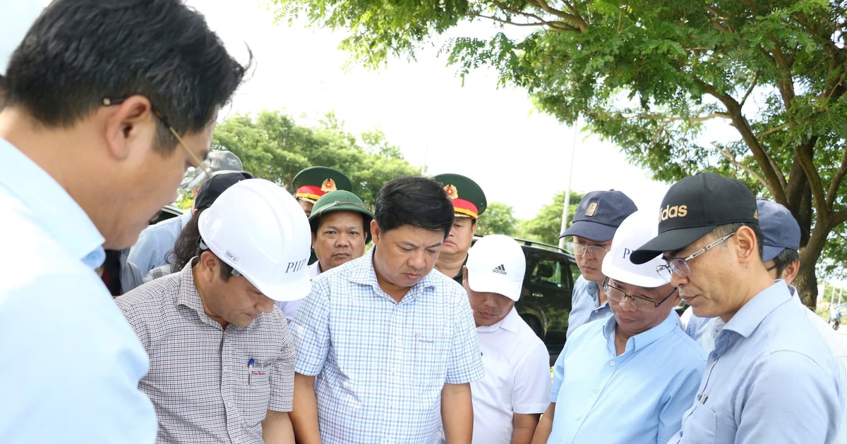 Chủ tịch UBND thành phố Lương Nguyễn Minh Triết khảo sát các vị trí Khu thương mại tự do Đà Nẵng