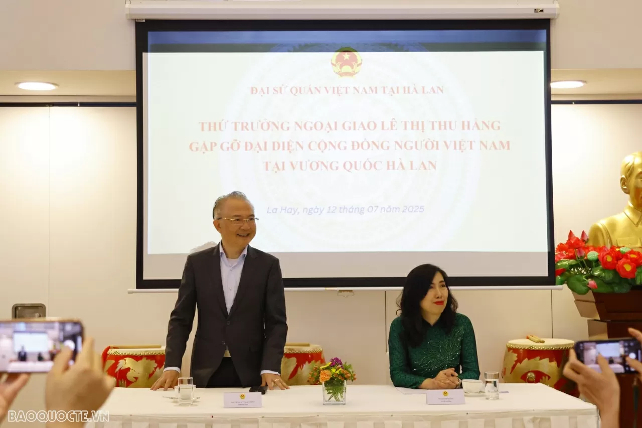 Thứ trưởng Bộ Ngoại giao Lê Thị Thu Hằng gặp gỡ cộng đồng người Việt tại Hà Lan