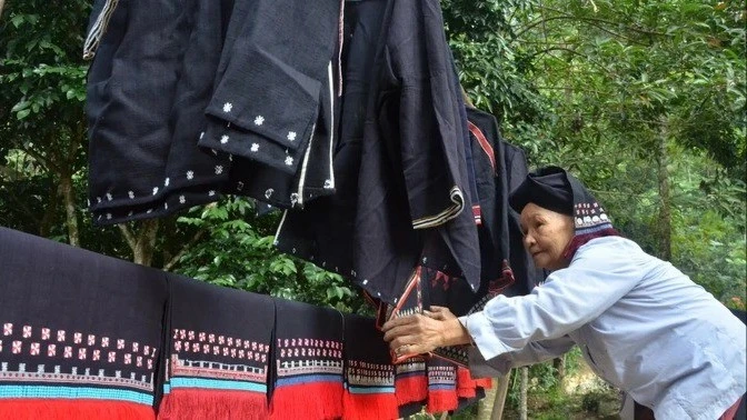 'Sống chậm' ở bản Sưng