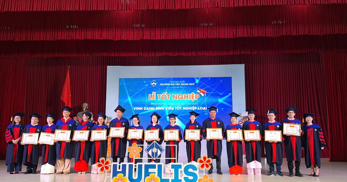 Trường Đại học Ngoại ngữ, ĐH Huế trao bằng cử nhân cho hệ liên thông và bằng 2