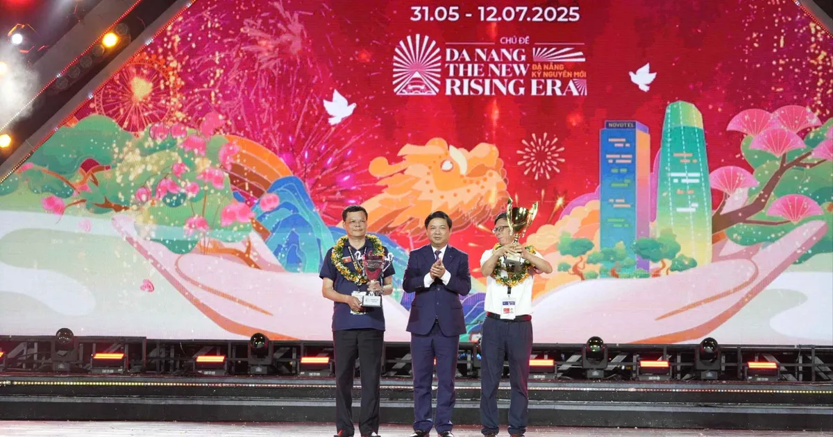 다낭 국제 불꽃놀이 축제 DIFF - 2025: 장시 양펑 팀(중국)이 우승을 차지했습니다.