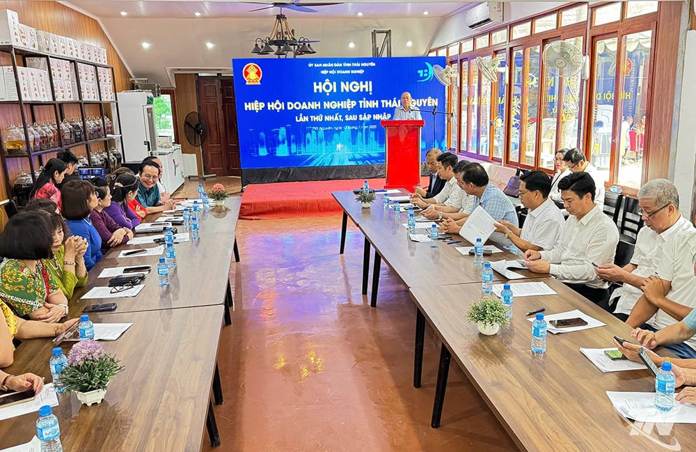Toàn cảnh hội nghị.