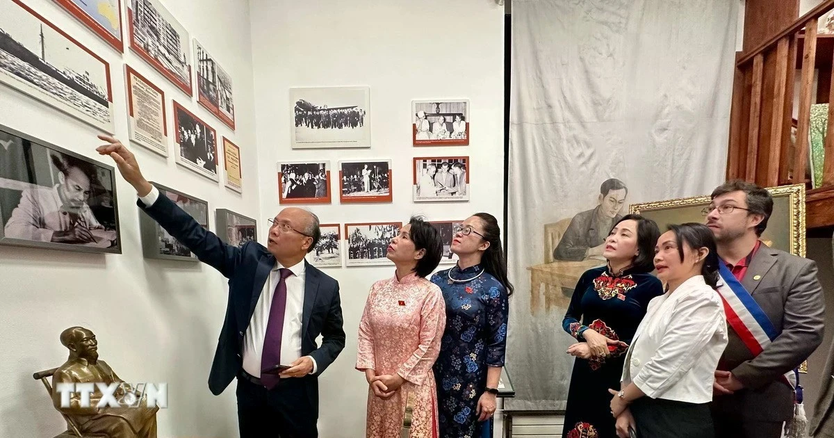Phó Chủ tịch Quốc hội Nguyễn Thị Thanh thăm Không gian Hồ Chí Minh tại Pháp