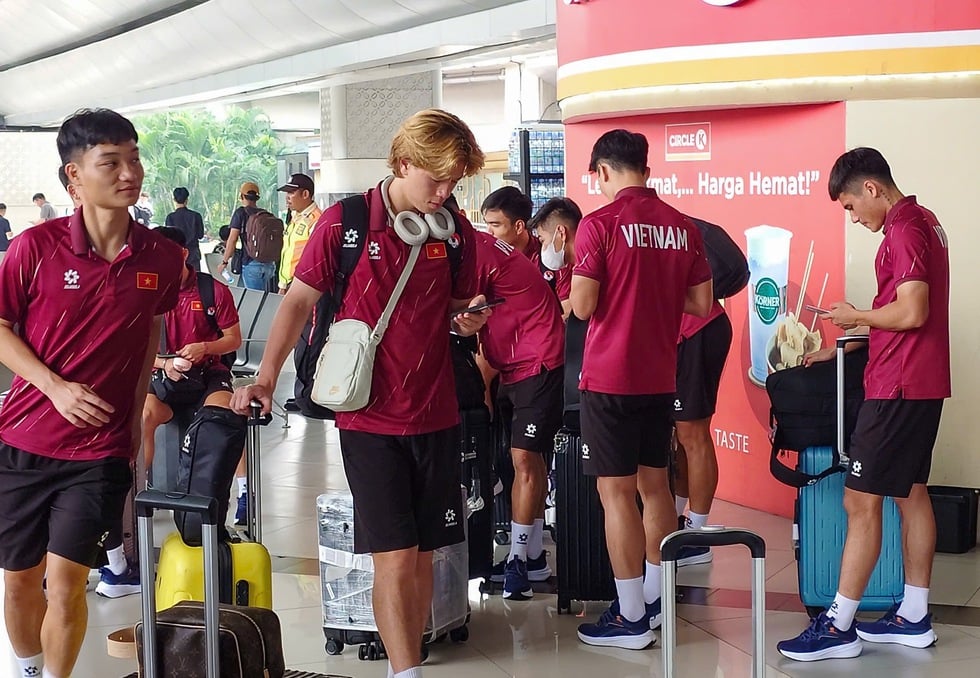 U.23 Việt Nam đến Indonesia an toàn, tập ngay ngày đầu: Chinh phục đỉnh cao khu vực- Ảnh 1.