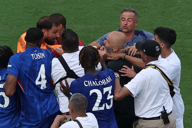 ‘Nạn nhân’ của cú tát lên tiếng, sếp lớn PSG vẫn bảo vệ tuyệt đối HLV Enrique- Ảnh 5.