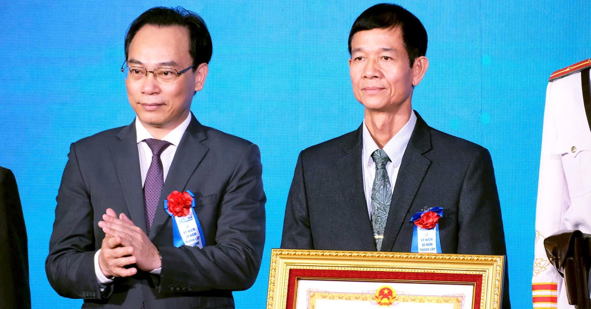 Trường 30 năm '0 đồng ngân sách' đón nhận Huân chương Lao động hạng nhì