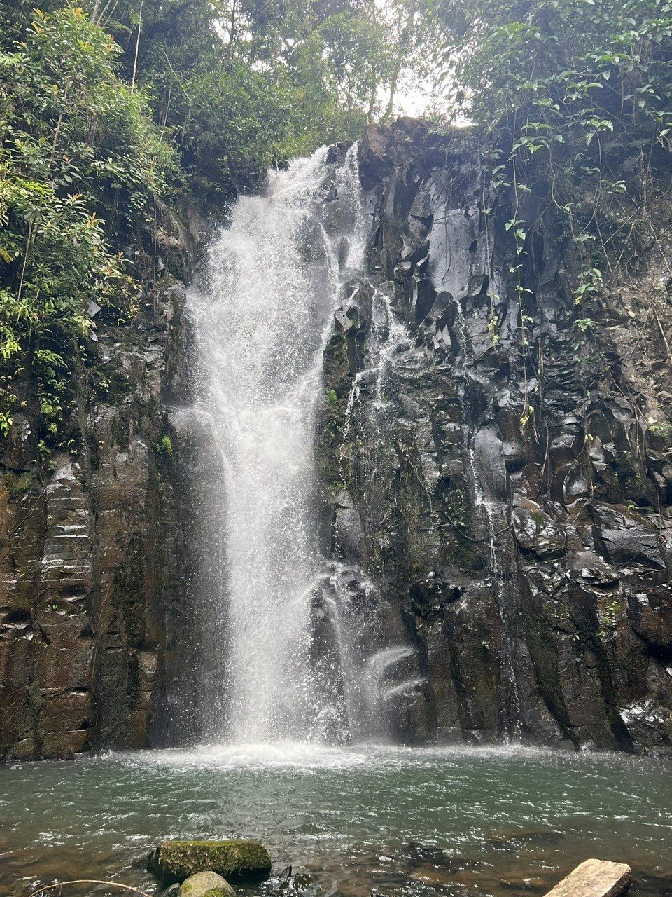 Quang Ngai: Two beautiful pristine waterfalls discovered in Kon Plong commune - photo 2