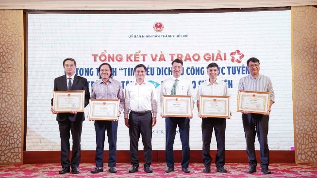 Thành phố Huế phát động phong trào “Bình dân học vụ số”, chương trình “Tìm hiểu dịch vụ công trực tuyến” và cuộc thi Khởi nghiệp sáng tạo năm 2025 - Ảnh 1.