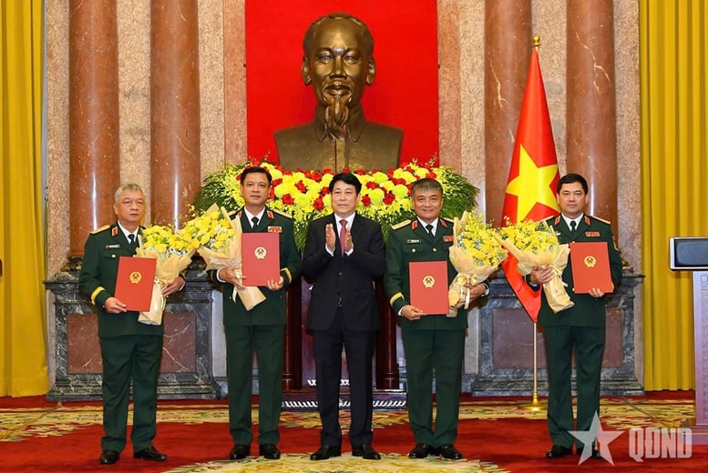 Chủ tịch nước trao Quyết định thăng quân hàm; cấp bậc hàm Đại tướng, Thượng tướng đối với sĩ quan Quân đội và Công an- Ảnh 2.