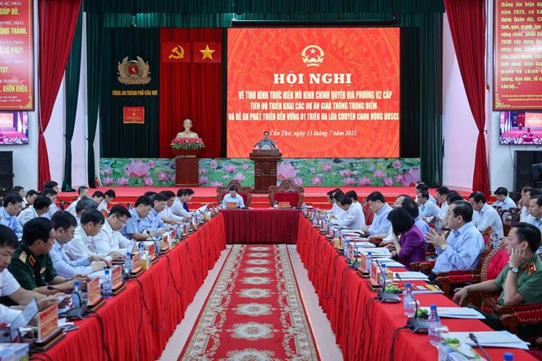 
Thủ tướng yêu cầu các công trình phục vụ APEC tại Phú Quốc phải xây dựng nhanh, đẹp, xứng tầm nền văn hóa và vị thế, vai trò đất nước, trí tuệ con người Việt Nam; dự án Bệnh viện Ung bướu Cần Thơ phải hoàn thành trong năm 2026 - Ảnh: VGP/Nhật Bắc