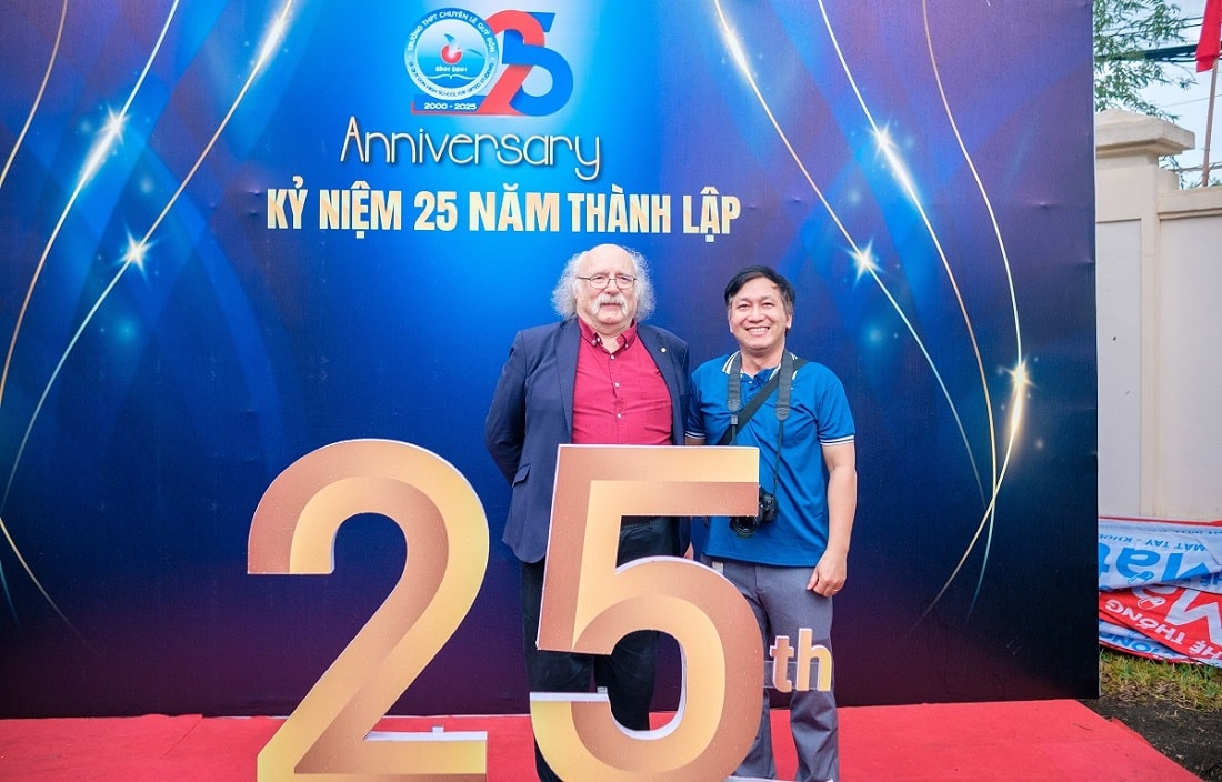 Chủ nhân giải Nobel Vật lý năm 2016 đến Gia Lai truyền cảm hứng khoa học