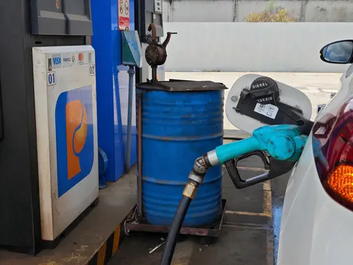 Giá xăng dầu hôm nay 14/7: Leo dốc