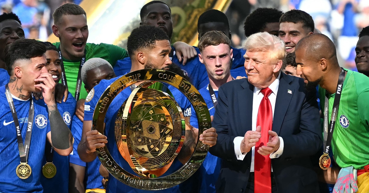 លោក Trump 'គ្រប់គ្រងរលកអាកាស' ចង់លើកពានរង្វាន់ជើងឯកជាមួយ Chelsea