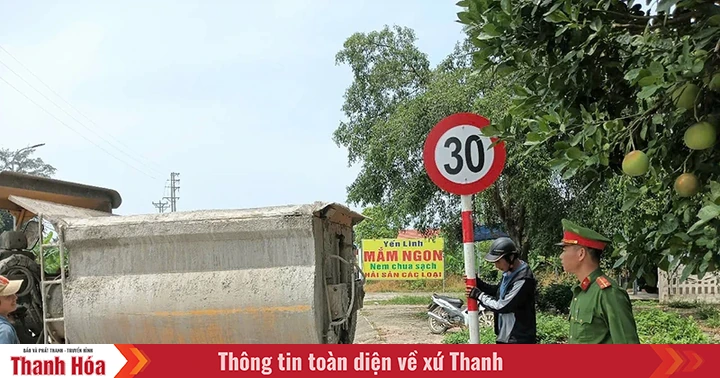 Hoằng Tiến hoàn thành lắp đặt biển giới hạn tốc độ để xe điện 4 bánh hoạt động