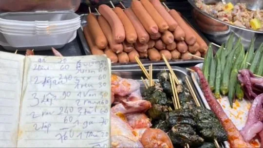 Straßenhändler in Da Nang muss Geldstrafe zahlen, nachdem er sich über die „Abzocke“ von Touristen beschwert hat