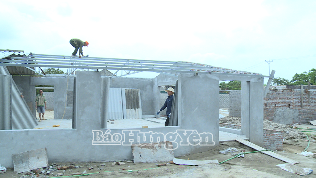 Illegal construction on agricultural land was dismantled by people in Khoai Chau commune