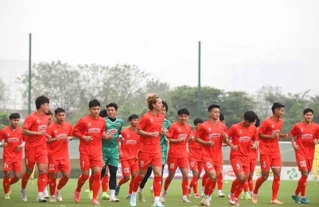 U.23 Việt Nam đến Indonesia an toàn, tập ngay ngày đầu: Chinh phục đỉnh cao khu vực- Ảnh 6.