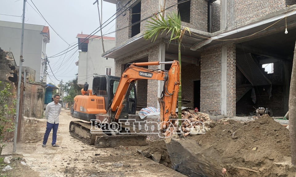 ឃុំ Yen My៖ ៧១៨ ពាន់លានដុងបានវិនិយោគលើការកសាងផ្លូវចរាចរណ៍