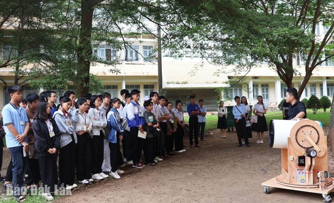 trải nghiệm kính thiên văn hiện đại, quan sát đối tượng xa và hành tinh ban ngày