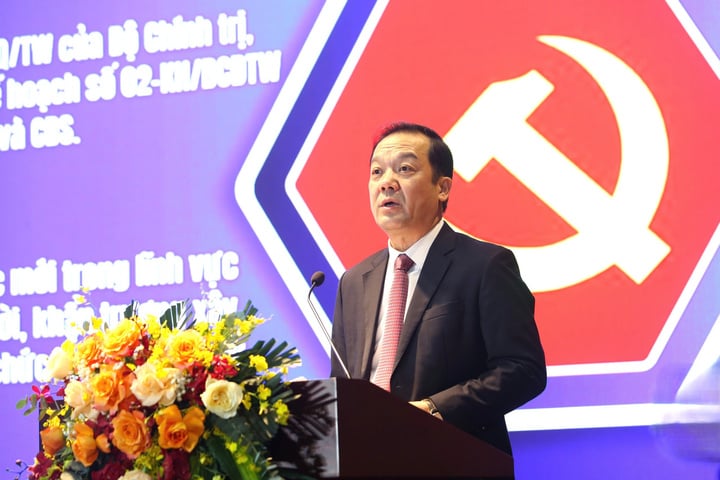 Thứ trưởng Bộ Khoa học và Công nghệ Phạm Đức Long trình bày Báo cáo Sơ kết tại hội nghị (Ảnh: Nguyễn Trung)
