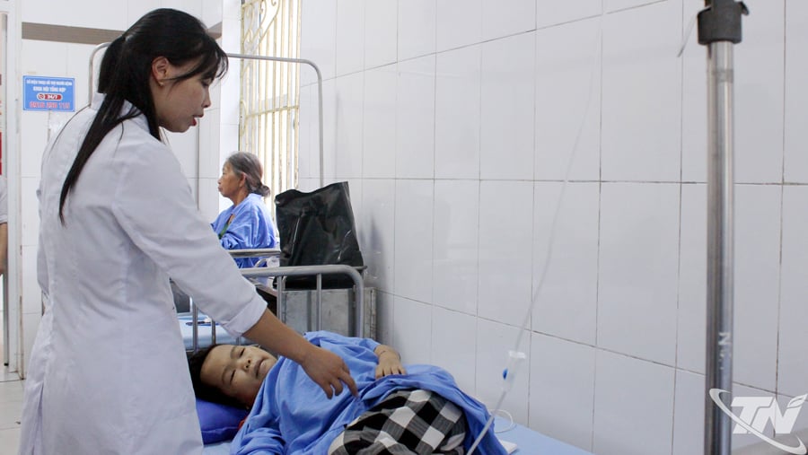 Một bệnh nhân tan máu bẩm sinh cần được truyền 3-4 đơn vị máu, nhưng hiện mới được truyền 1 đơn vị nên thời gian nằm viện kéo dài để đợi người nhà cho máu.