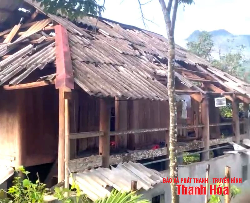 Hỗ trợ hộ dân bị thiệt hại nặng nề do sét đánh