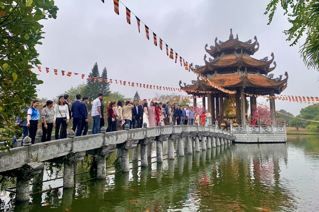 Hưng Yên: Trong 6 tháng đầu năm, hoạt động du lịch trên địa bàn tỉnh đạt nhiều thành tích tốt - Ảnh 1.