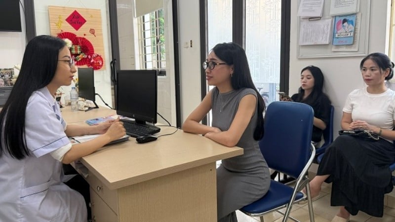 Trạm y tế phường Giảng Võ đón tiếp người dân. (Ảnh: THẮNG ĐẠT)