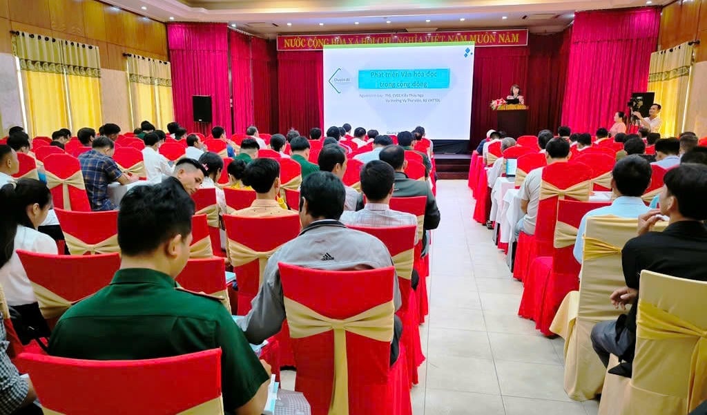 tap-huan-thong-tin-tuyen-truyen-ve-bao-ve-quyen-loi-ich-cua-viet-nam-tren-bien-2.jpg