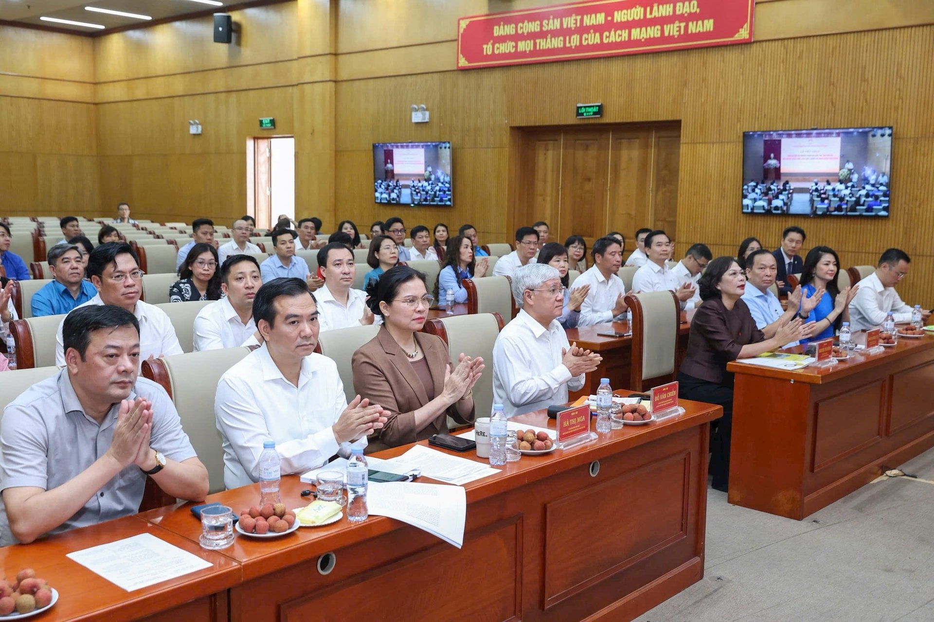Đại biểu tham dự chương trình. Ảnh: PV
