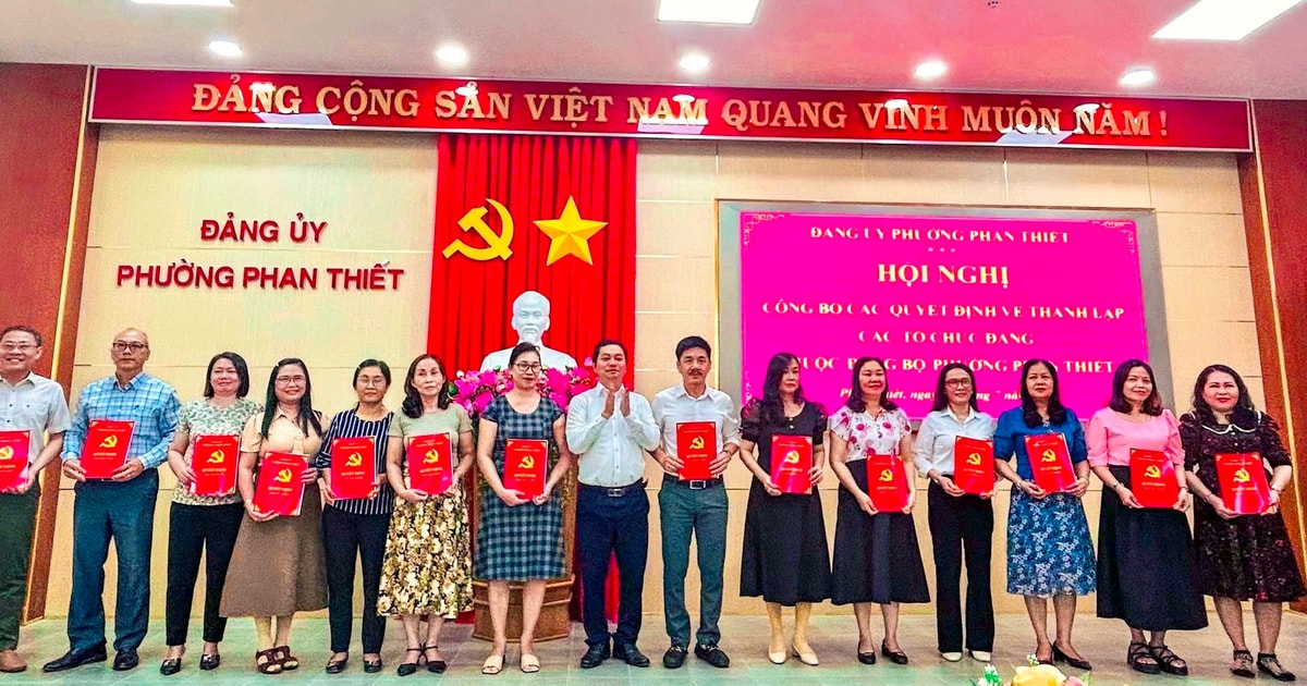 Phan Thiet Ward announced 89 decisions to establish affiliated party organizations.