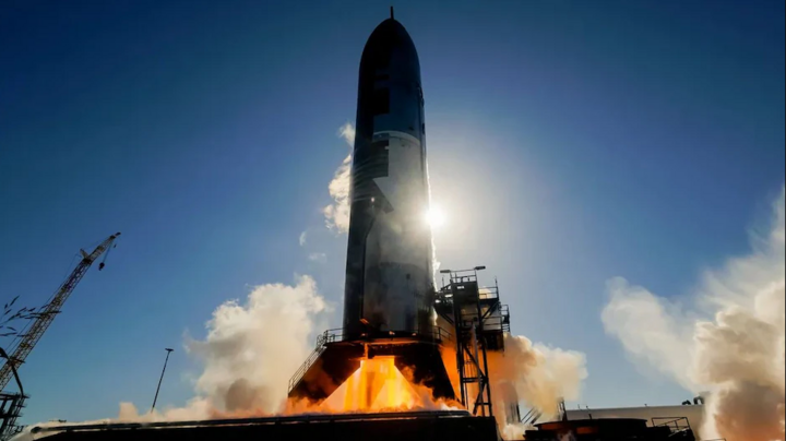 SpaceX Starship chuẩn bị rời bệ phóng (Nguồn: Reuters)