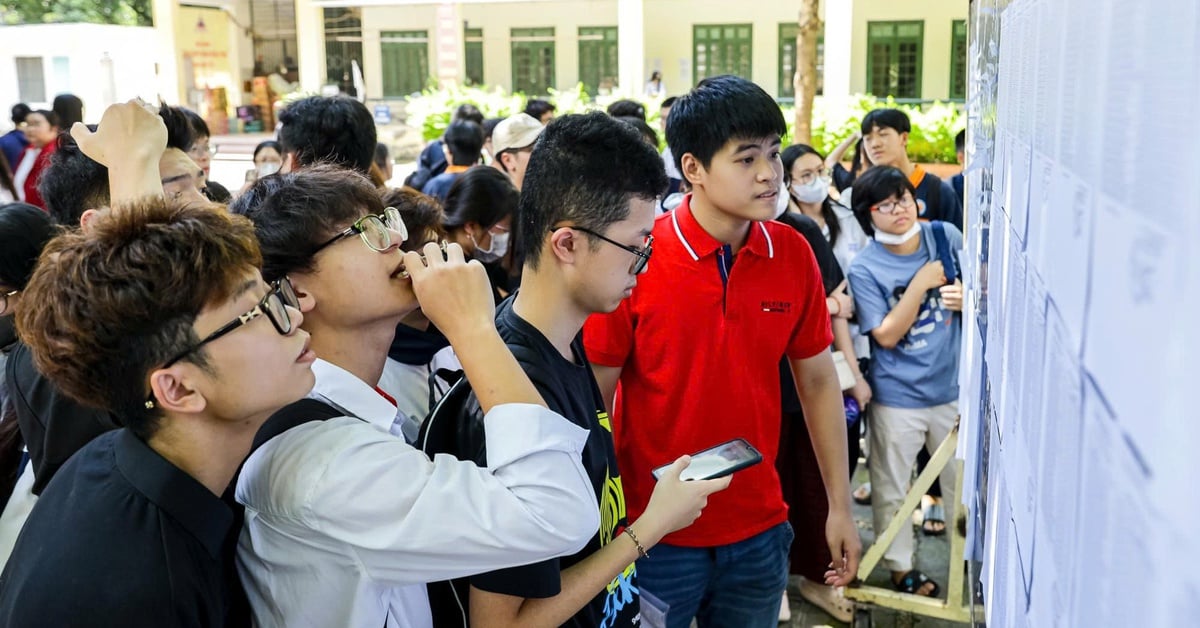8am July 16th, high school graduation exam scores announced, please see exam scores on Tuoi Tre Online