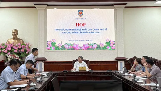 Minister of Justice Nguyen Hai Ninh chaired the meeting.
