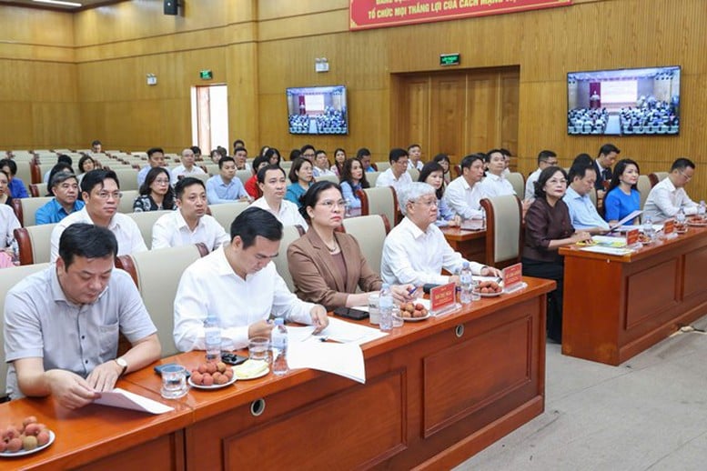 Ủy ban Trung ương MTTQ Việt Nam tiếp nhận kinh phí ủng hộ xóa nhà tạm, nhà dột nát- Ảnh 1.
