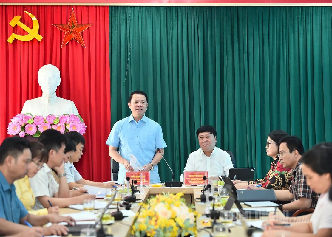 Trưởng ban Tuyên giáo và Dân vận Tỉnh ủy Trần Minh Lợi thăm, làm việc với Báo và phát thanh, truyền hình Tuyên Quang