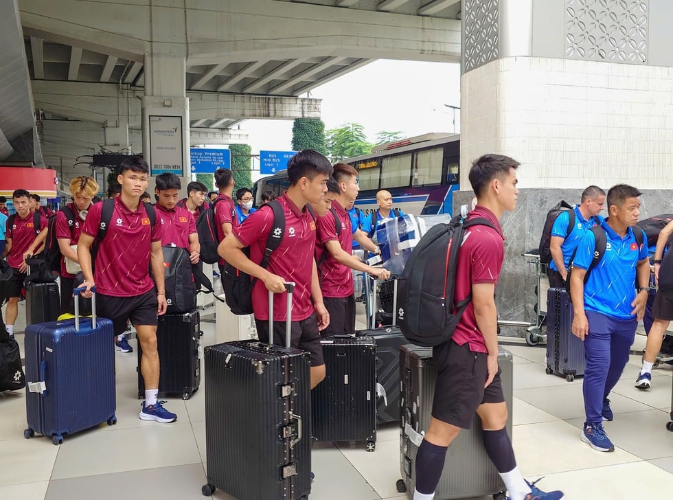 U.23 Việt Nam đến Indonesia an toàn, tập ngay ngày đầu: Chinh phục đỉnh cao khu vực- Ảnh 4.