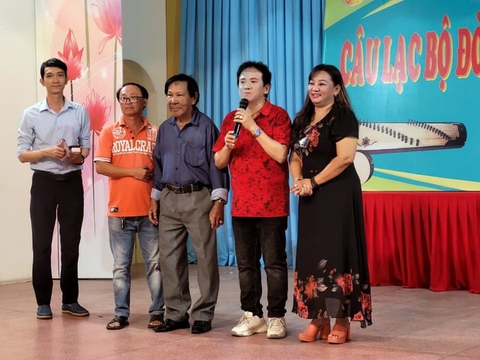 Hùng Minh, Thanh Nguyệt, Phương Bình xúc động khi nghệ sĩ trẻ tri ân - Ảnh 1.