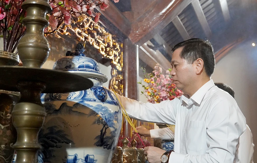Lãnh đạo tỉnh dâng hương tưởng niệm Anh hùng liệt sĩ tại các địa danh lịch sử