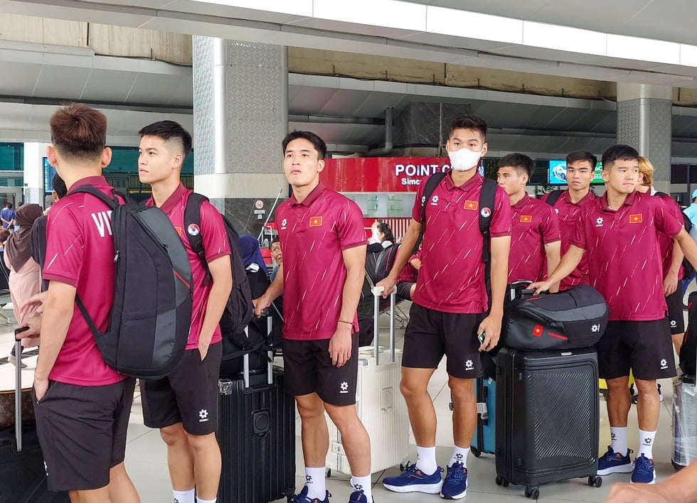 U.23 Việt Nam đến Indonesia an toàn, tập ngay ngày đầu: Chinh phục đỉnh cao khu vực- Ảnh 2.