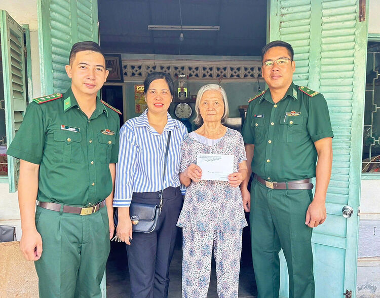 ផ្តល់ភាពកក់ក្តៅដល់មនុស្សចាស់នៅតំបន់ព្រំដែន