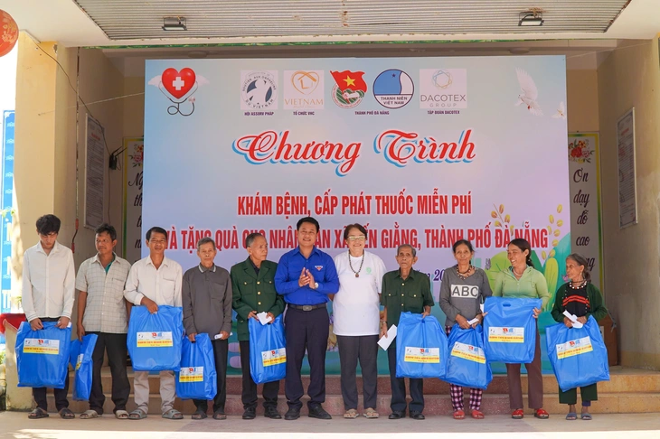 Hơn 1.000 người dân vùng cao Đà Nẵng được khám, chữa bệnh miễn phí - Ảnh 2.